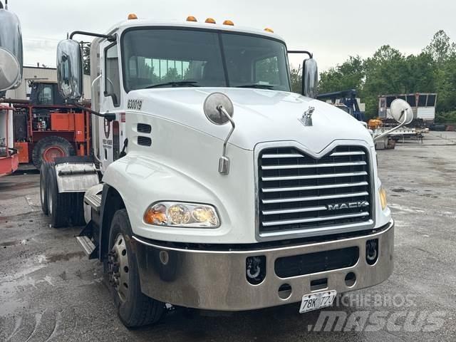 Mack CXU613 Cabezas tractoras