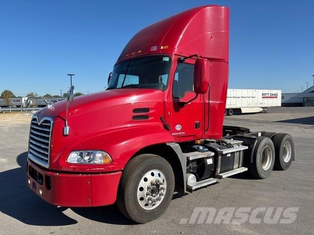 Mack CXU613 Cabezas tractoras