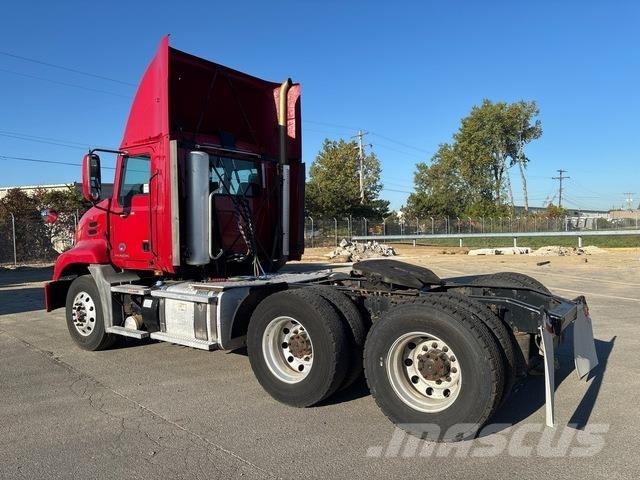 Mack CXU613 Cabezas tractoras