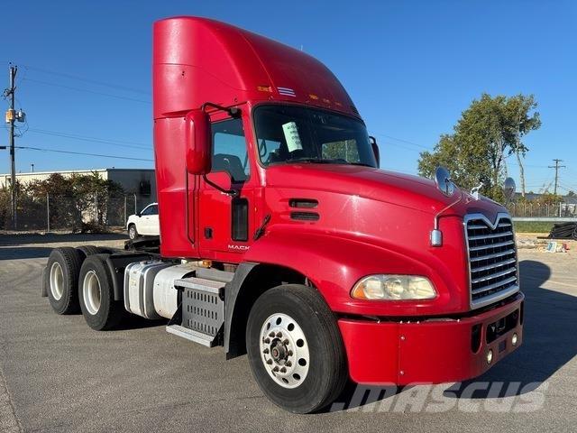 Mack CXU613 Cabezas tractoras