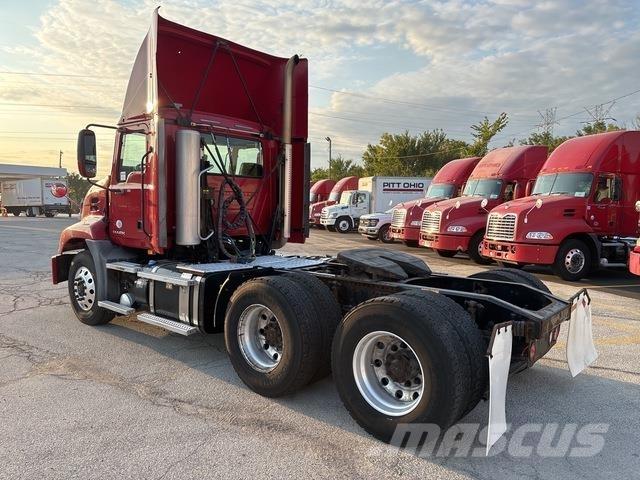 Mack CXU613 Cabezas tractoras