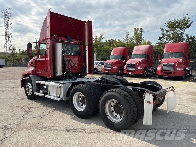 Mack CXU613 Cabezas tractoras