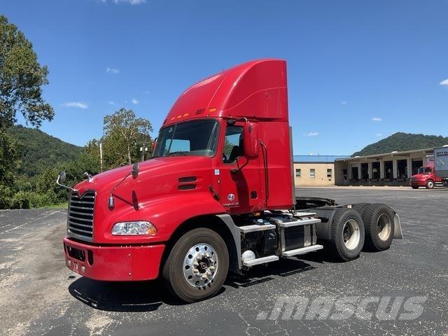 Mack CXU613 Cabezas tractoras