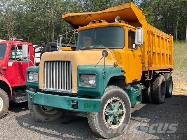 Mack DM686SX Camiones bañeras basculantes o volquetes