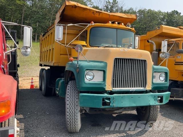 Mack DM686SX Camiones bañeras basculantes o volquetes