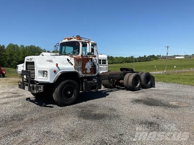 Mack DM690S Cabezas tractoras