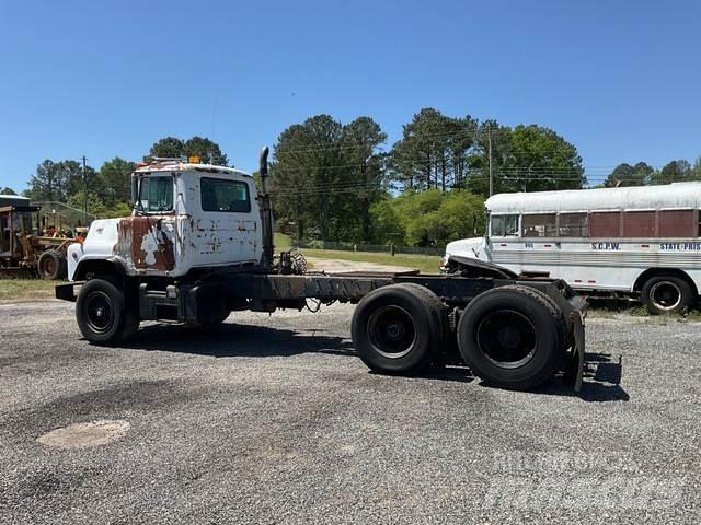 Mack DM690S Cabezas tractoras