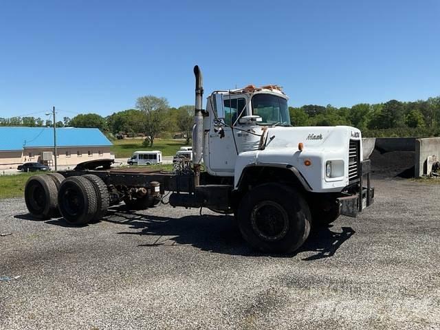 Mack DM690S Cabezas tractoras