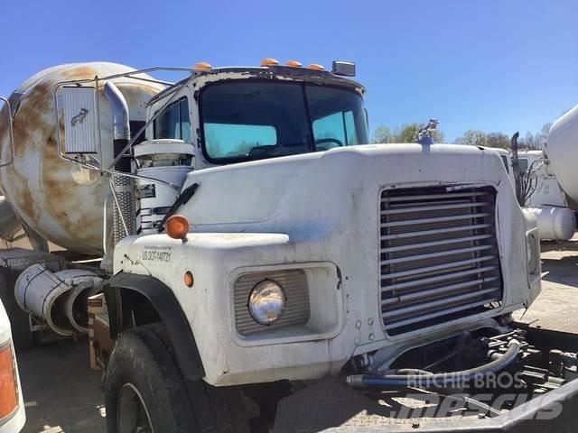 Mack DM690S Otros camiones