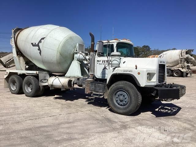 Mack DM690S Otros camiones