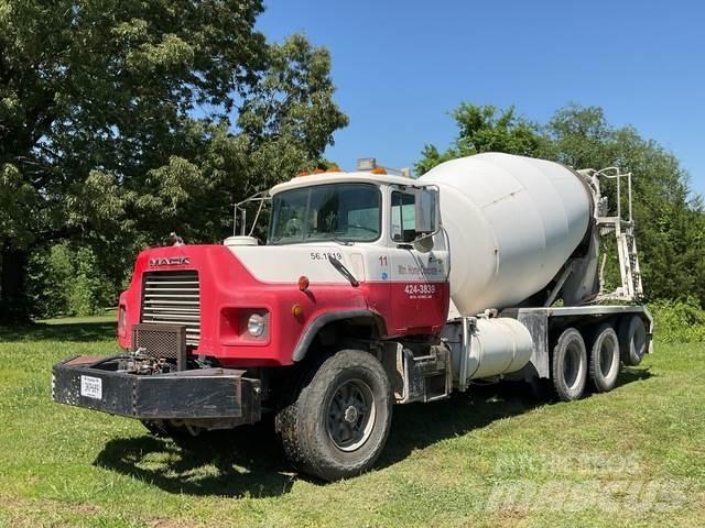 Mack DM690S Otros camiones
