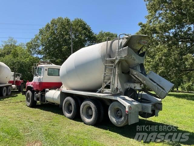 Mack DM690S Otros camiones