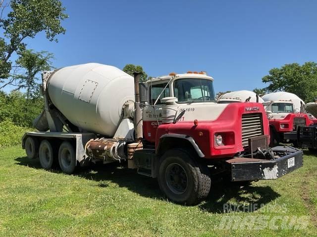 Mack DM690S Otros camiones