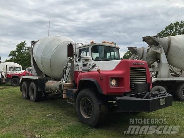 Mack DM690S Otros camiones