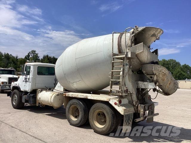 Mack DM690S Otros camiones