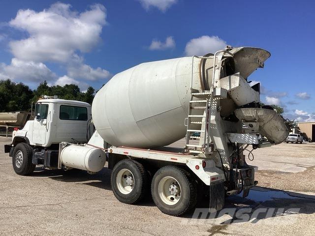 Mack DM690S Otros camiones