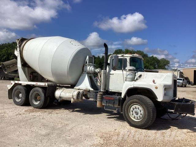 Mack DM690S Otros camiones
