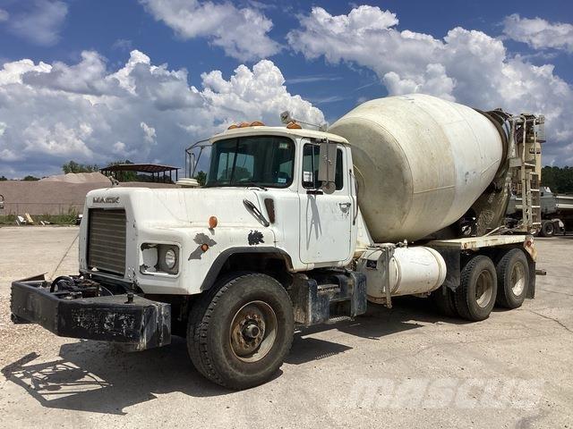 Mack DM690S Otros camiones