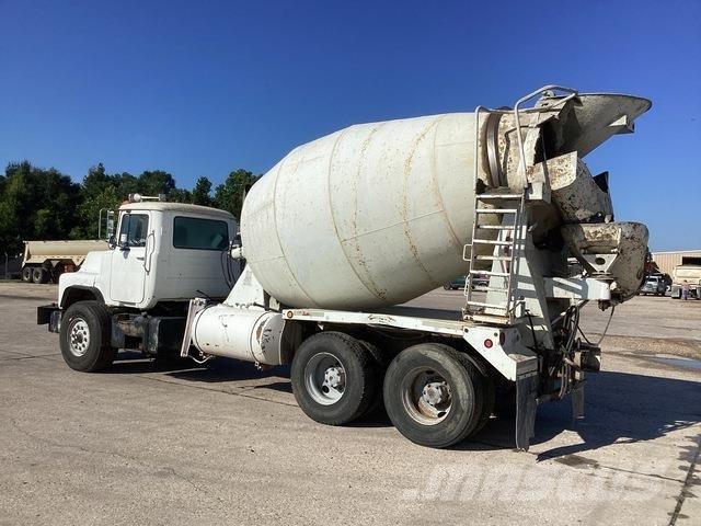 Mack DM690S Otros camiones