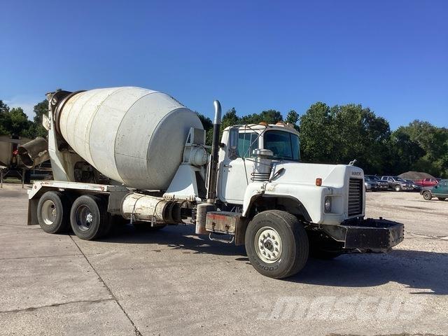 Mack DM690S Otros camiones