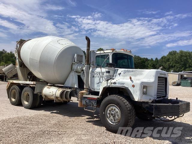 Mack DM690S Otros camiones