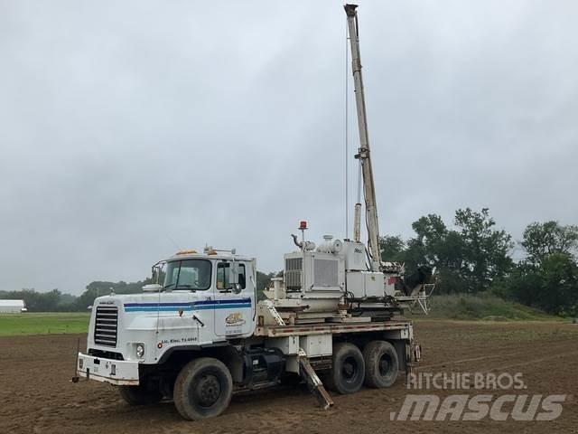 Mack DMM6906S Camiones de perforación móvil