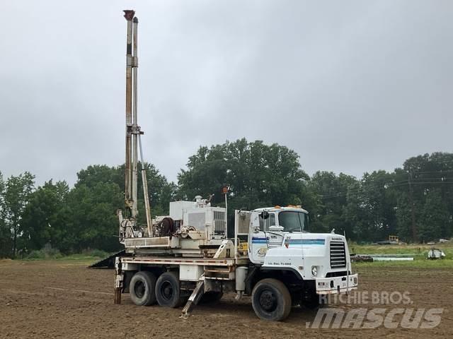 Mack DMM6906S Camiones de perforación móvil