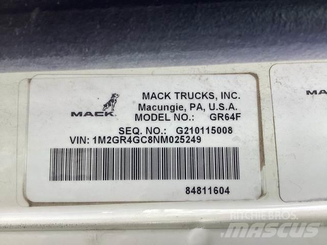 Mack GR64F Camiones bañeras basculantes o volquetes
