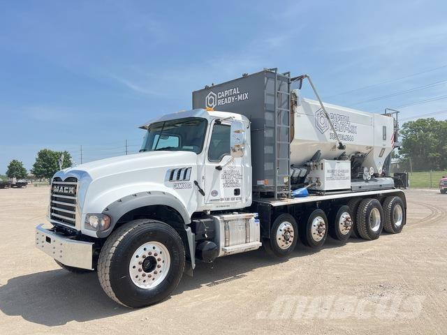 Mack GR64F Camiones hormigonera