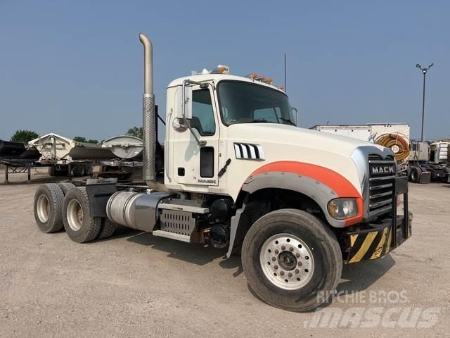 Mack GU713 Cabezas tractoras