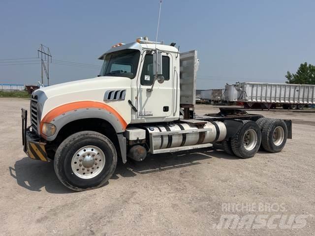 Mack GU713 Cabezas tractoras