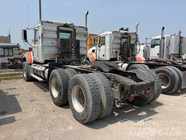 Mack GU713 Cabezas tractoras