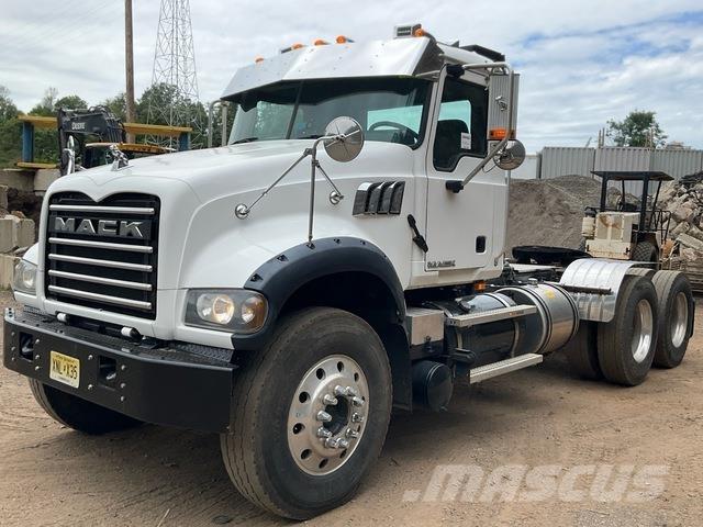 Mack GU713 Cabezas tractoras