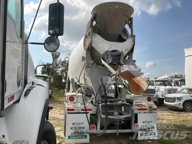 Mack GU813 Otros camiones
