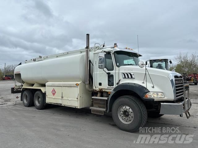 Mack GU813 Camiones cisterna