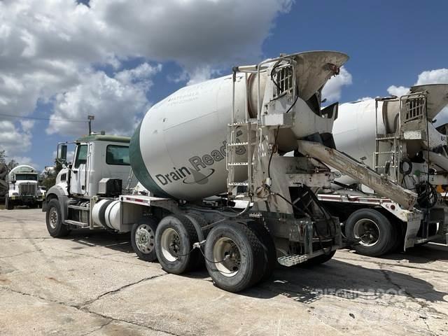 Mack GU813 Otros camiones
