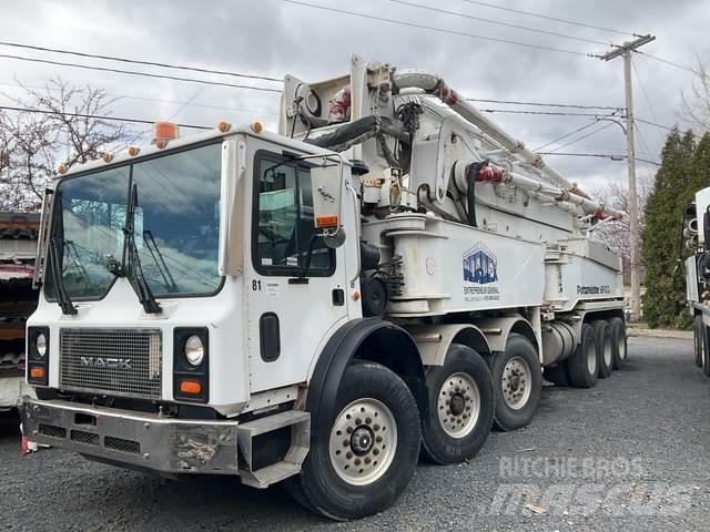 Mack MR688S Camión hormigonera
