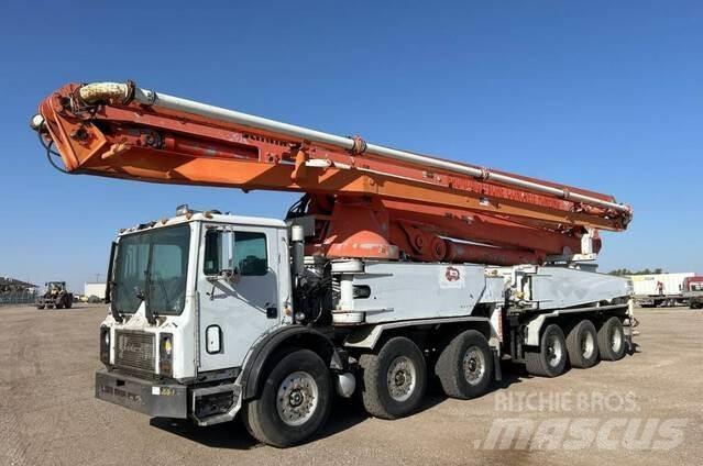 Mack MR688S Camión hormigonera