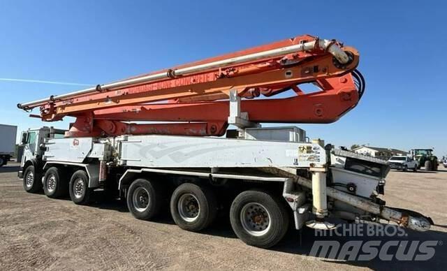 Mack MR688S Camión hormigonera