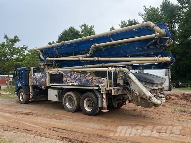 Mack MRU613 Camión hormigonera