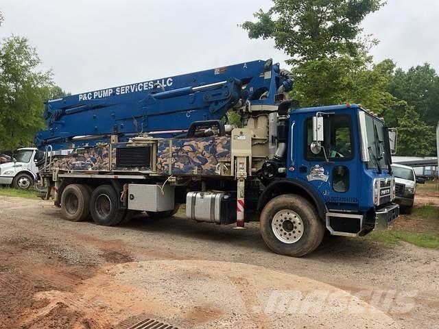 Mack MRU613 Camión hormigonera