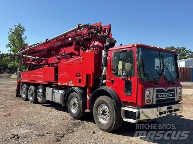 Mack MRU613 Camión hormigonera