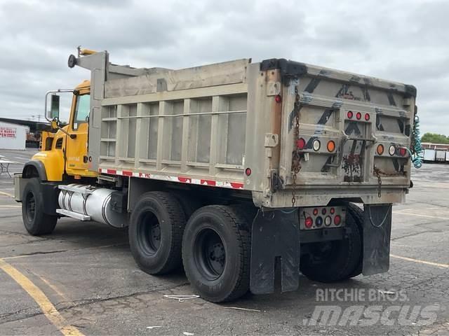 Mack PV713 Camiones bañeras basculantes o volquetes
