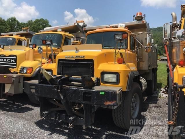 Mack RD600 Láminas y cuñas quitanieves