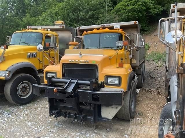 Mack RD688S Esparcidoras de arena y sal