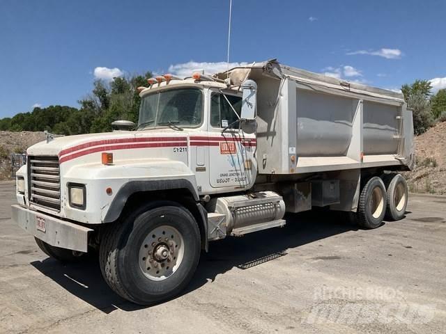 Mack RD688S Camiones bañeras basculantes o volquetes