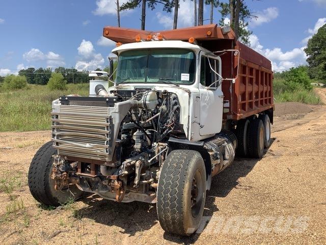 Mack RD690S Camiones bañeras basculantes o volquetes