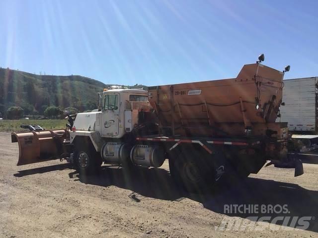 Mack RM6 Láminas y cuñas quitanieves