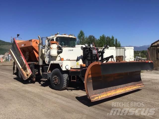 Mack RM6 Láminas y cuñas quitanieves