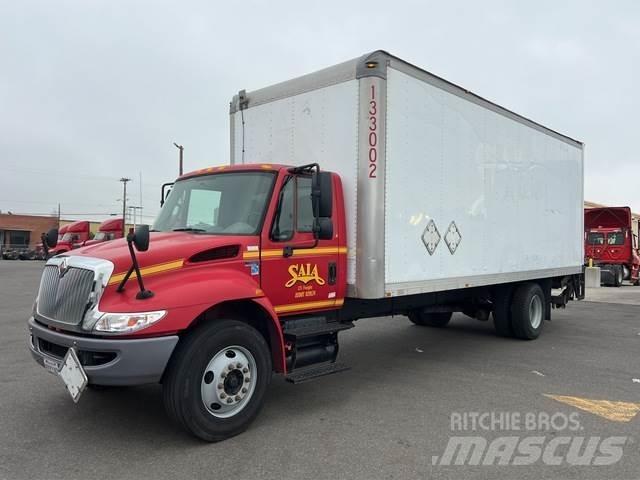Navistar 4300 Camiones caja cerrada